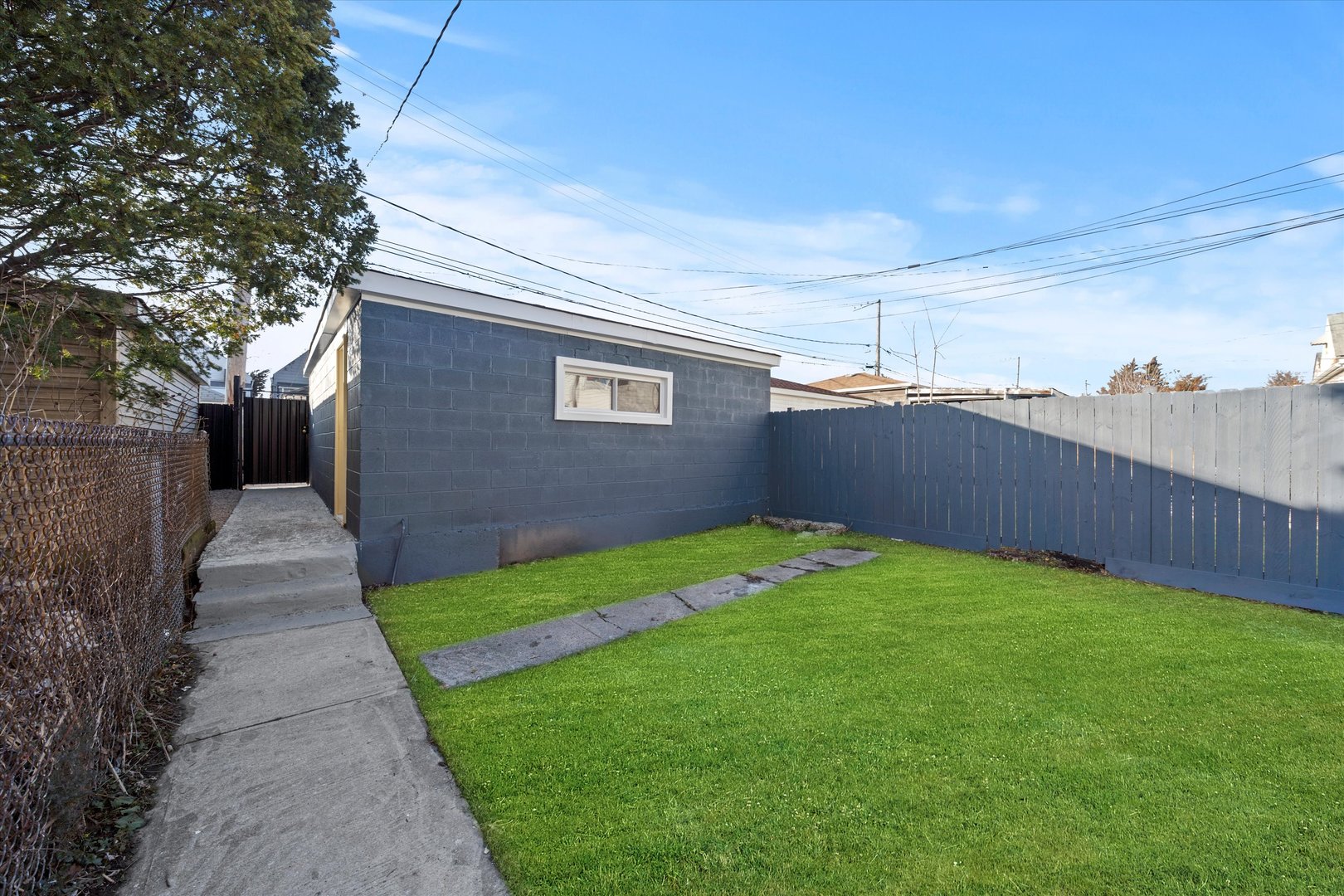 3046 S HOMAN Avenue