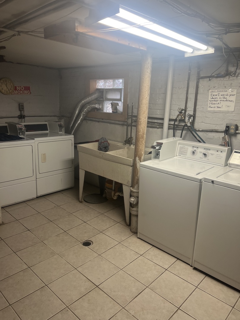 5510 W BARRY Avenue Unit: 2