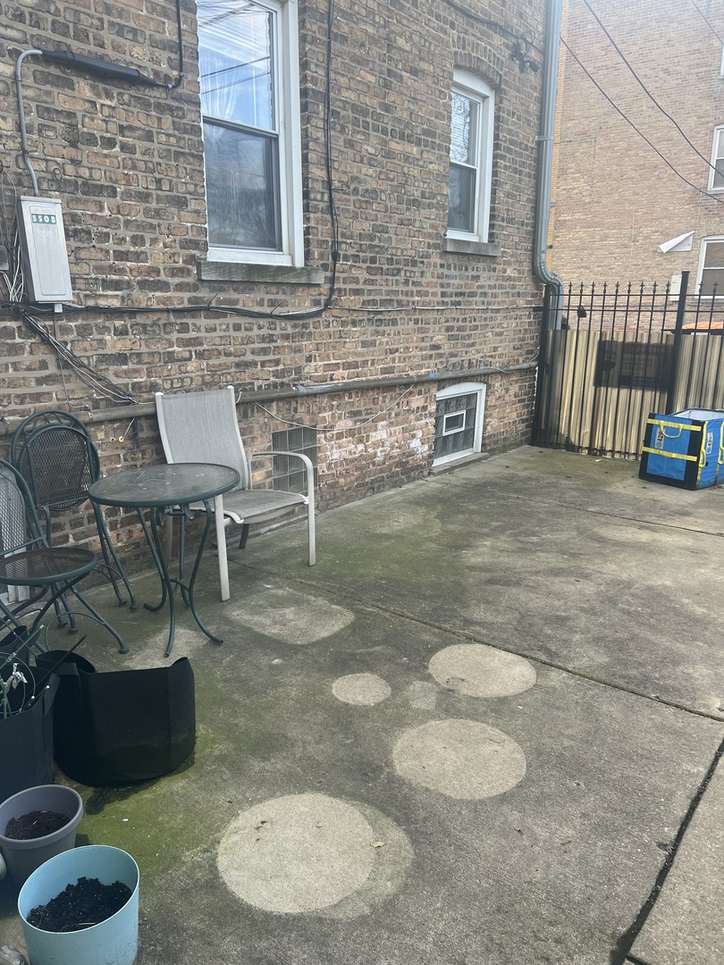 5510 W BARRY Avenue Unit: 2