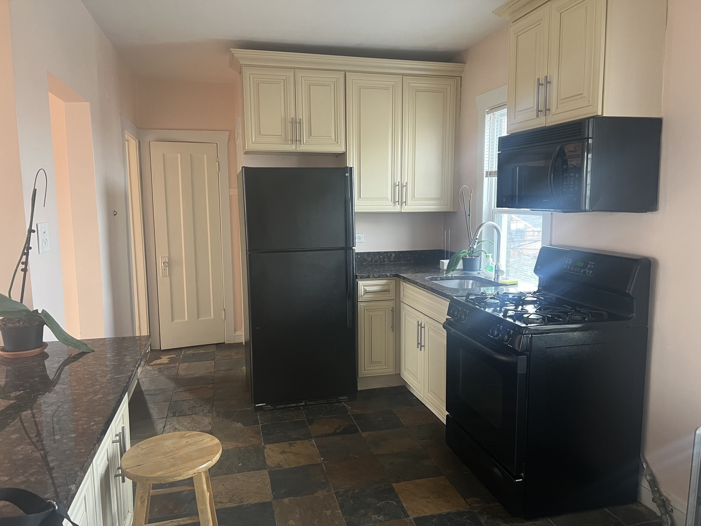 5510 W BARRY Avenue Unit: 2