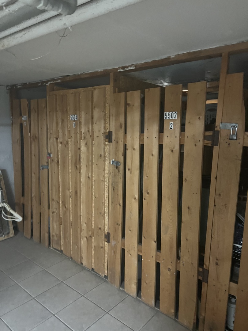 5510 W BARRY Avenue Unit: 2