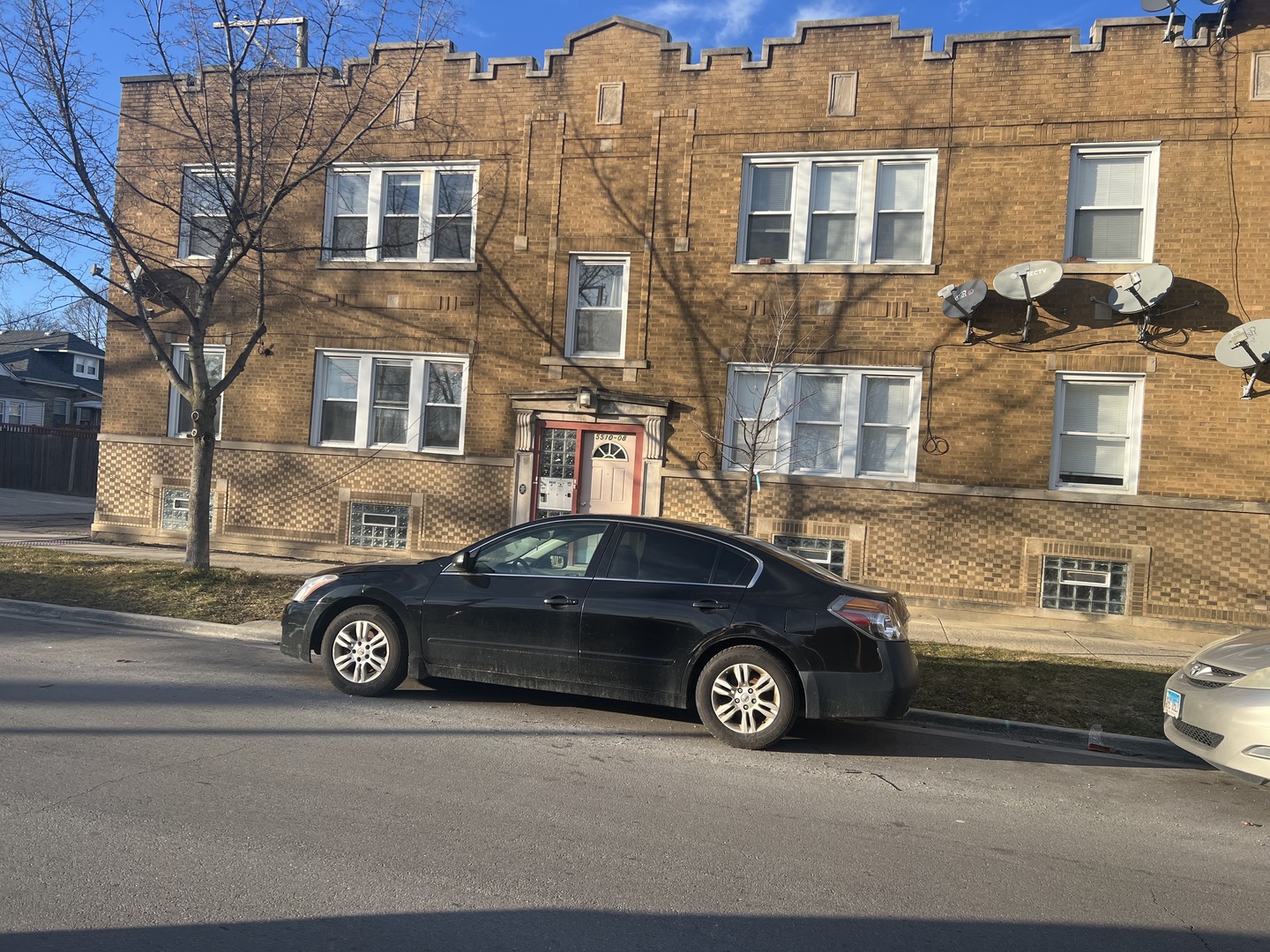 5510 W BARRY Avenue Unit: 2