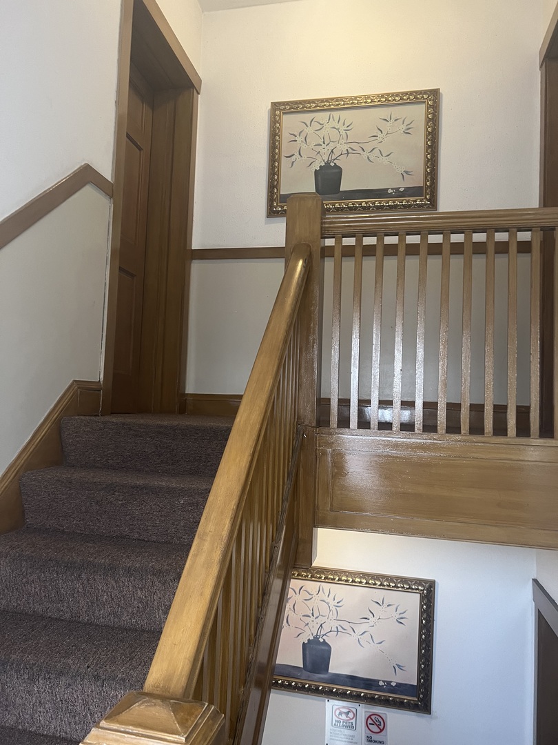 5510 W BARRY Avenue Unit: 2