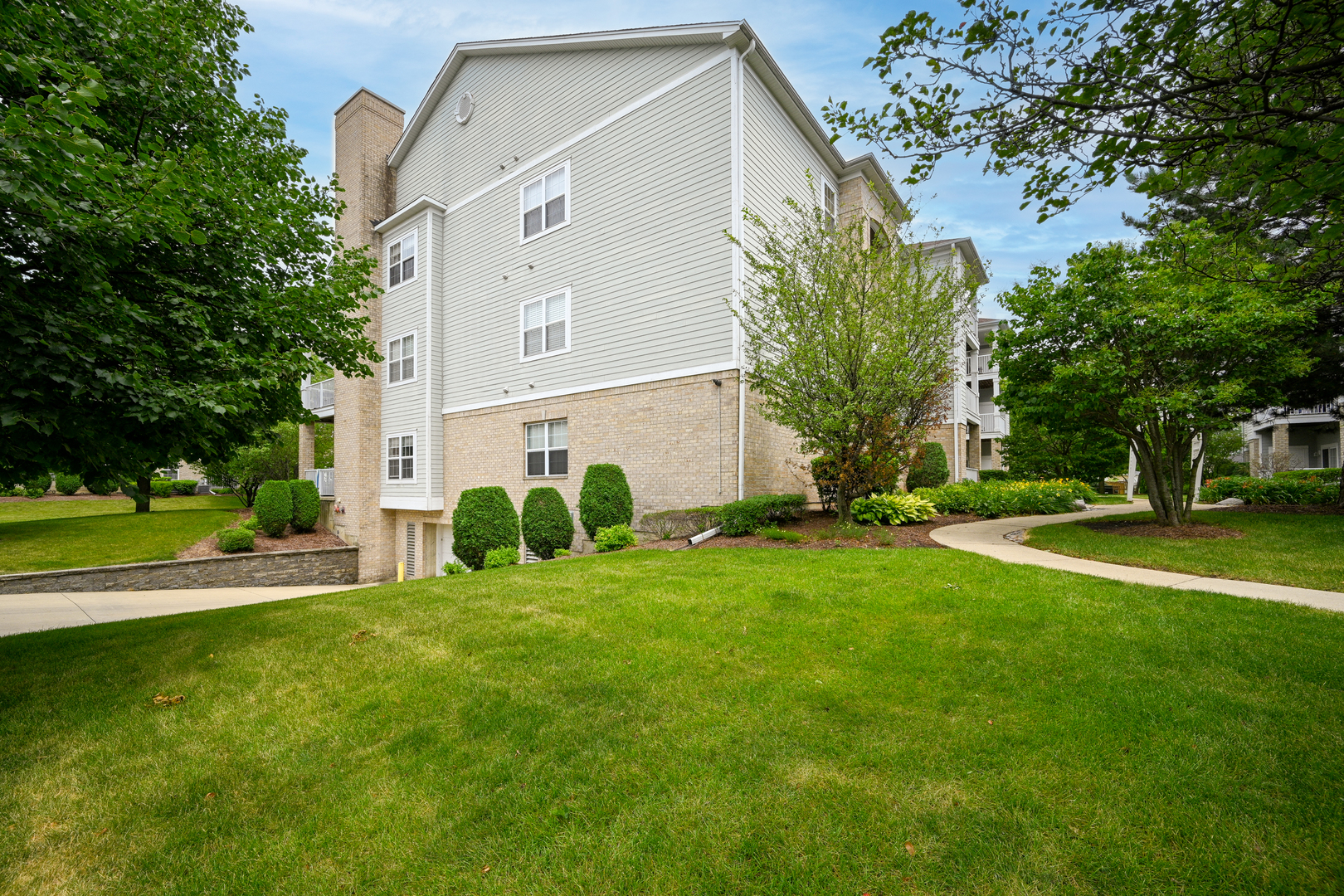 1267 W Lake Street Unit: 303