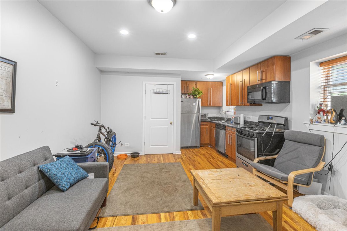 3851 W Ainslie Street Unit: G