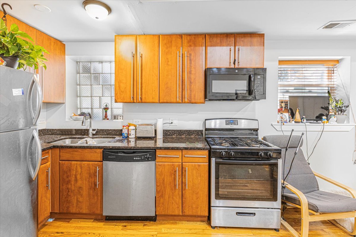 3851 W Ainslie Street Unit: G