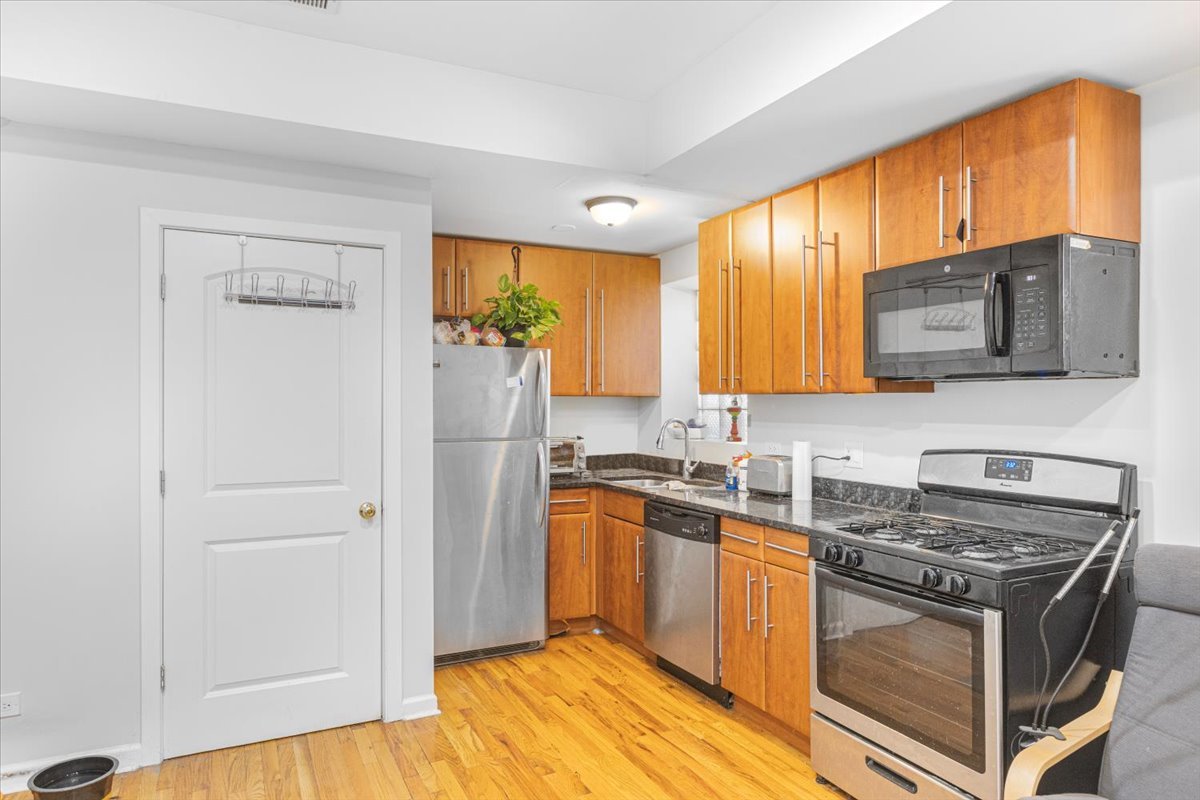 3851 W Ainslie Street Unit: G