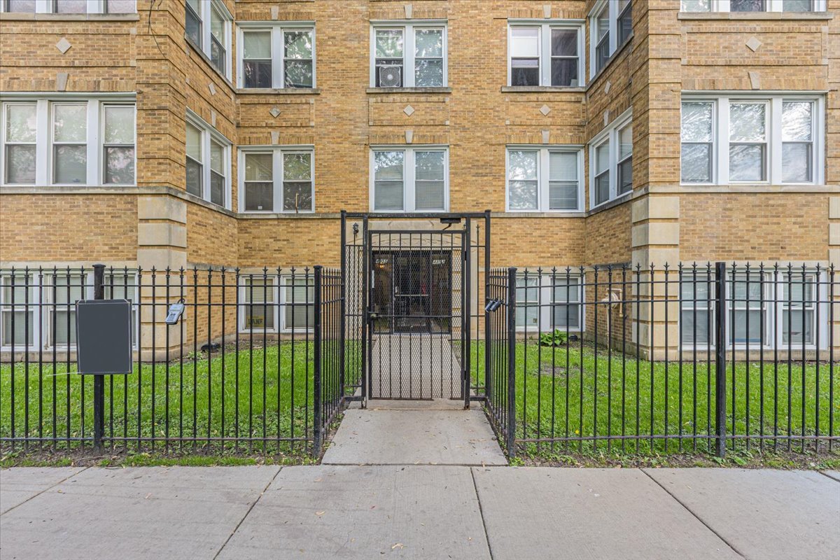3851 W Ainslie Street Unit: G