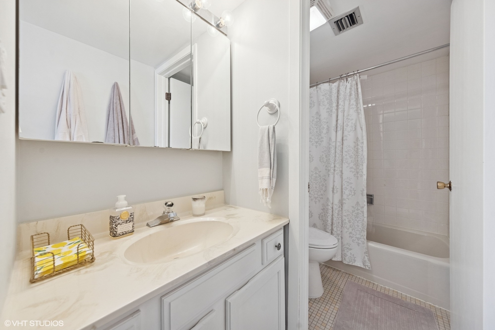 221 E Janata Boulevard Unit: 3B