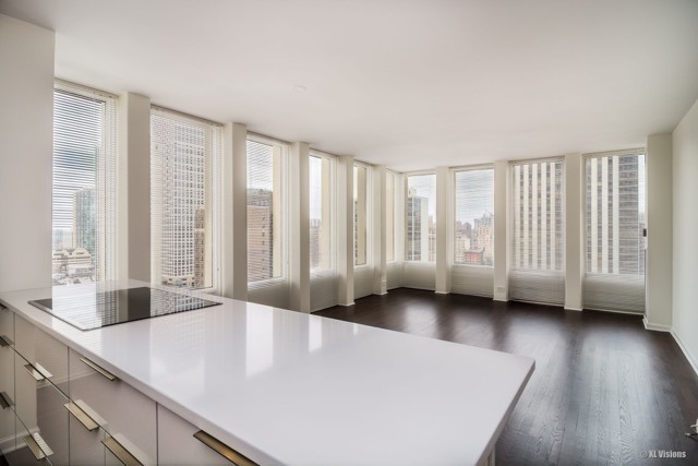 100 E Walton Street Unit: 22H
