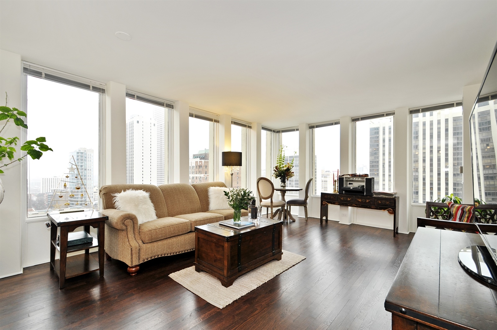 100 E Walton Street Unit: 22H