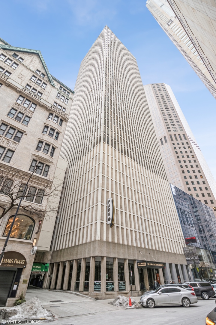 100 E Walton Street Unit: 22H