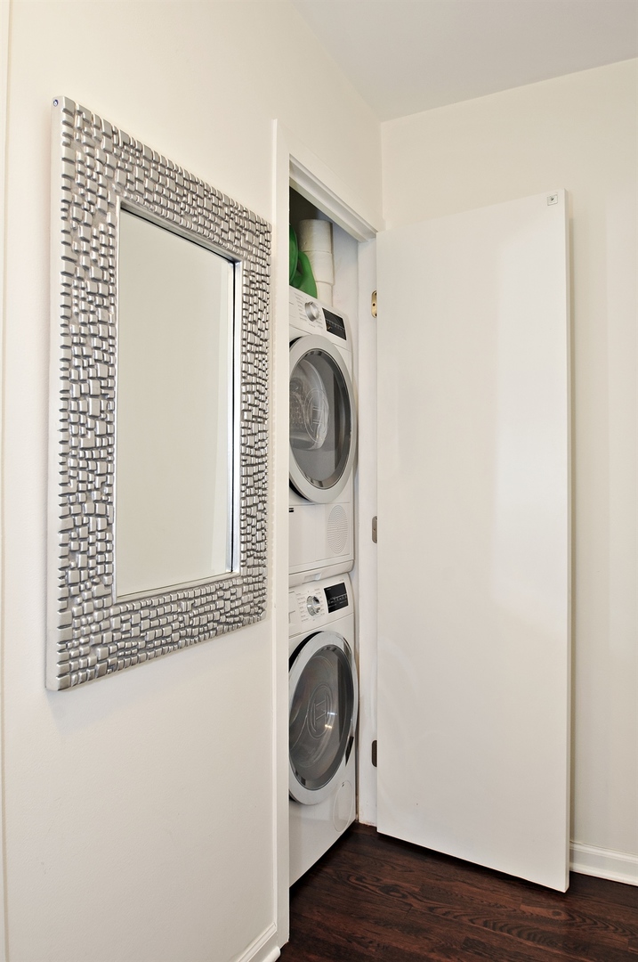 100 E Walton Street Unit: 22H