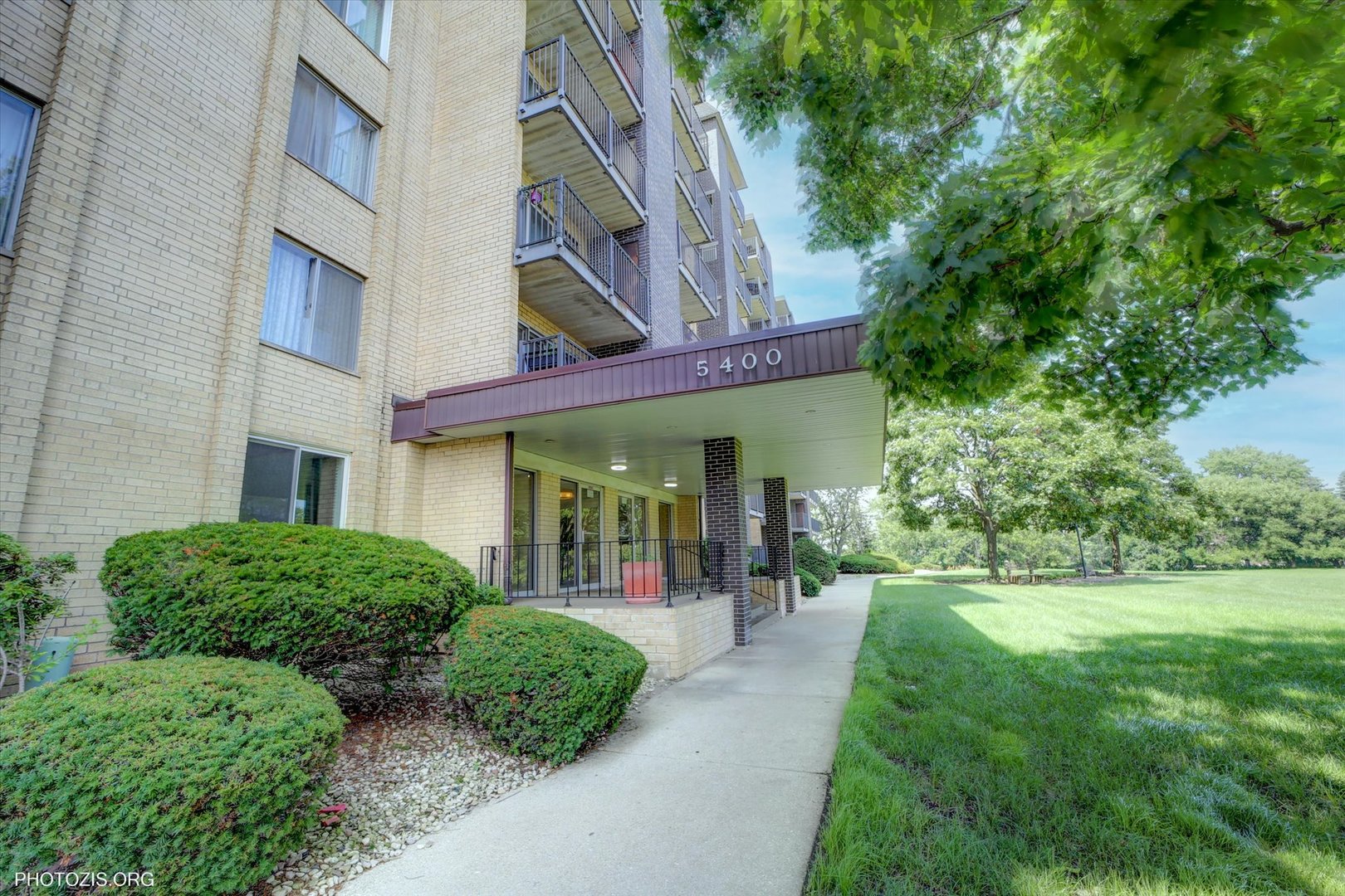 5400 Walnut Avenue Unit: 402