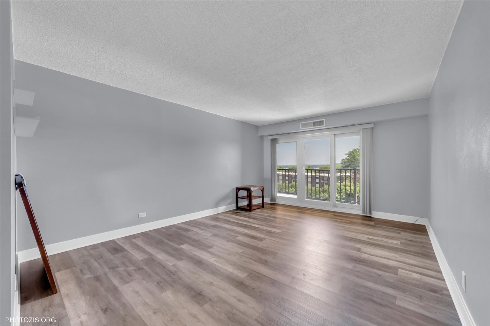 5400 Walnut Avenue Unit: 402