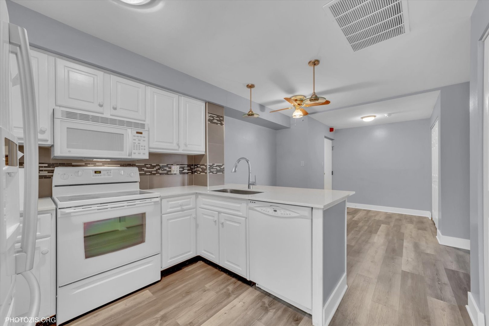 5400 Walnut Avenue Unit: 402