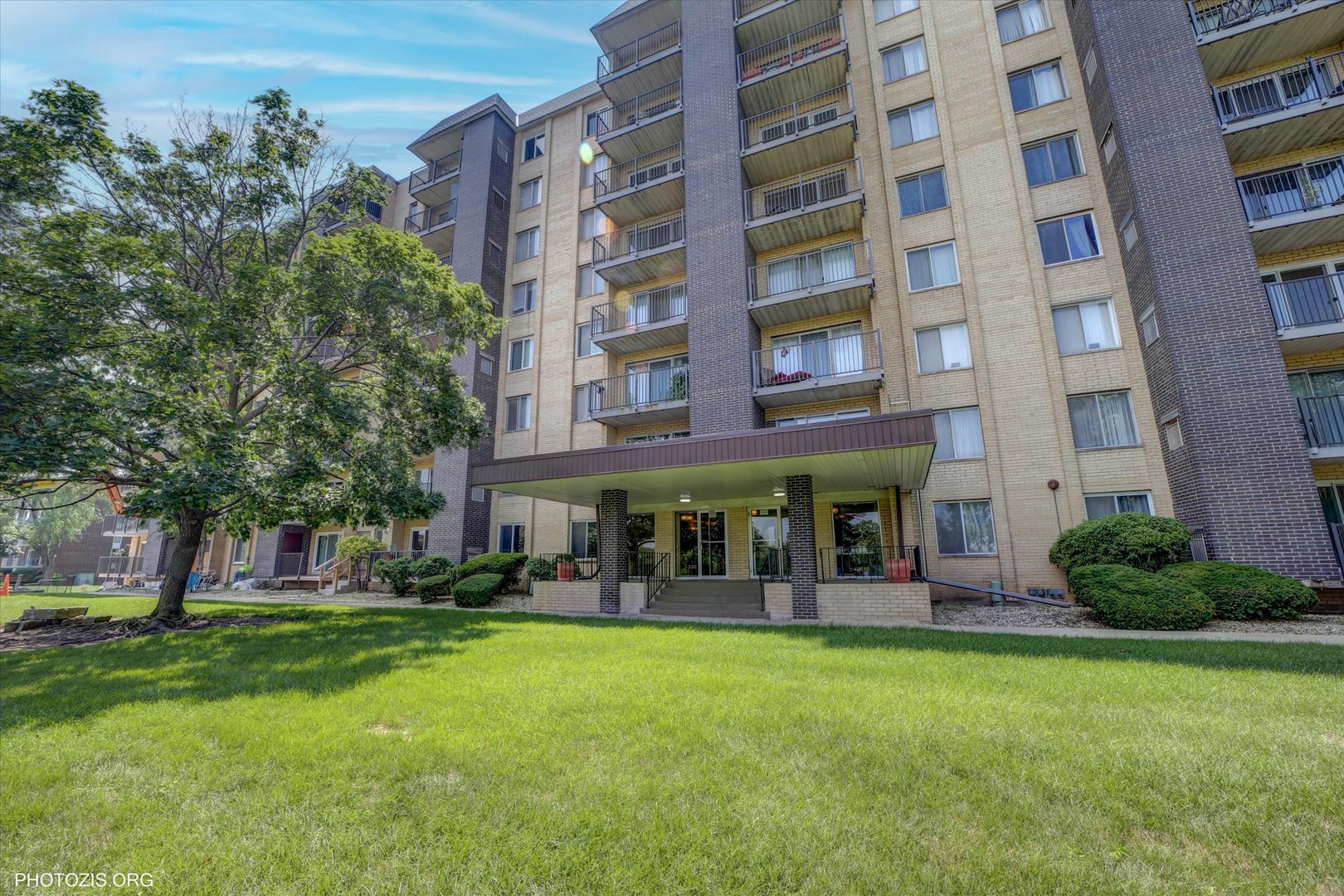 5400 Walnut Avenue Unit: 402