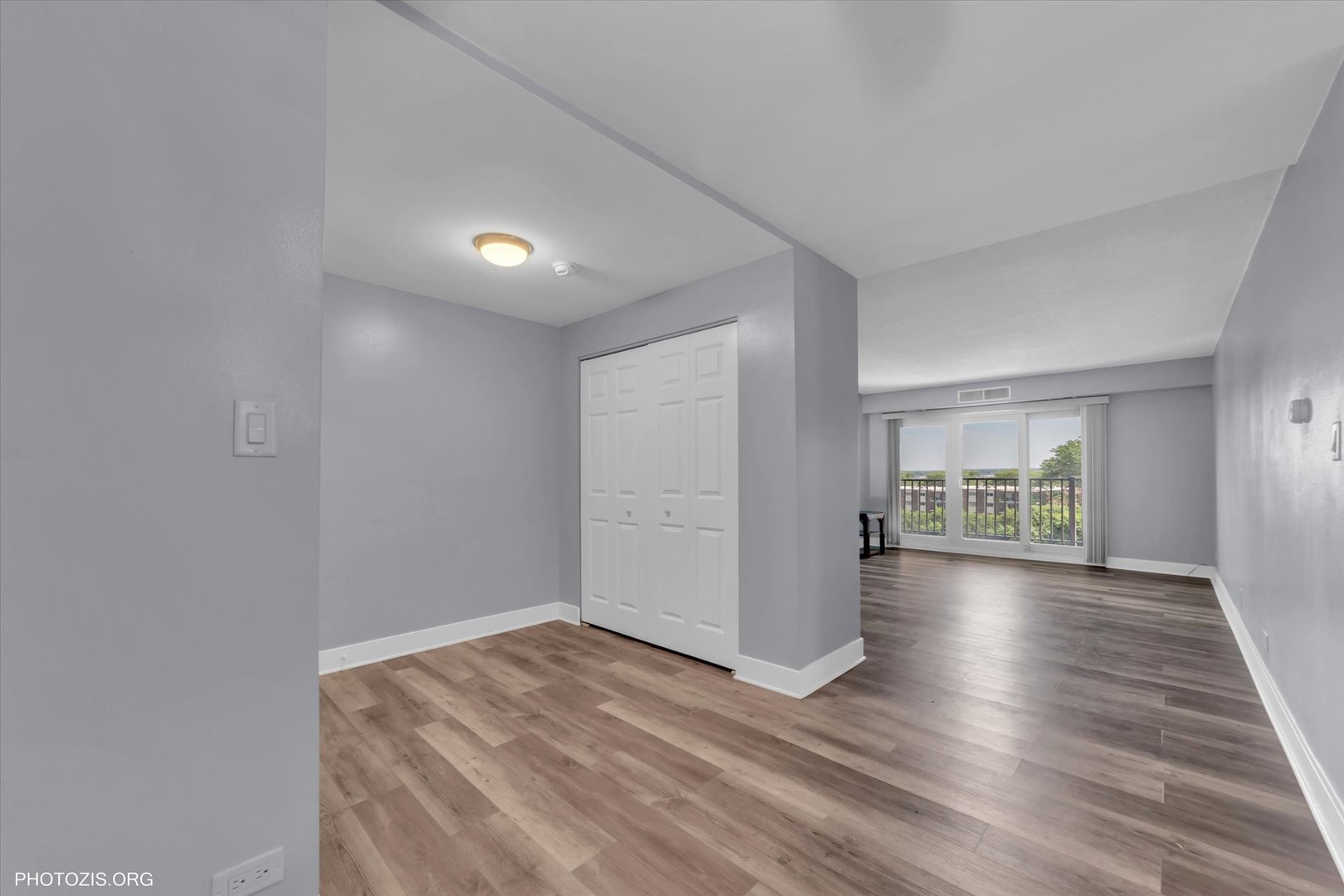 5400 Walnut Avenue Unit: 402