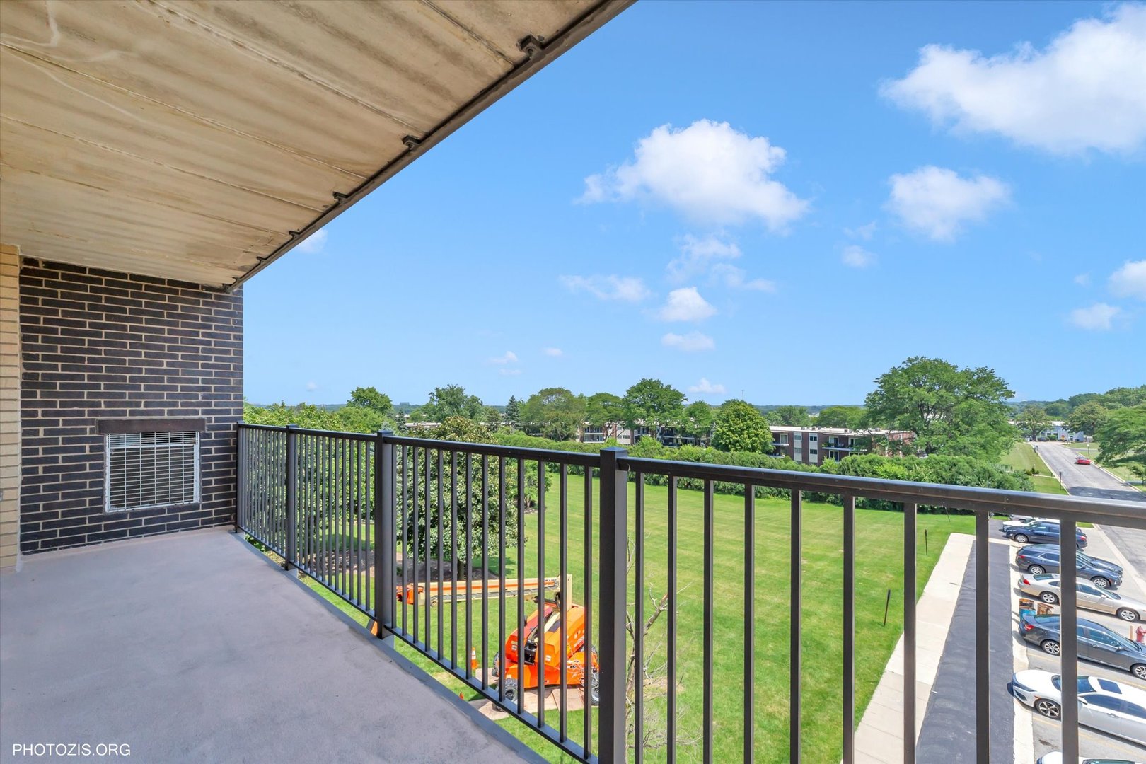 5400 Walnut Avenue Unit: 402