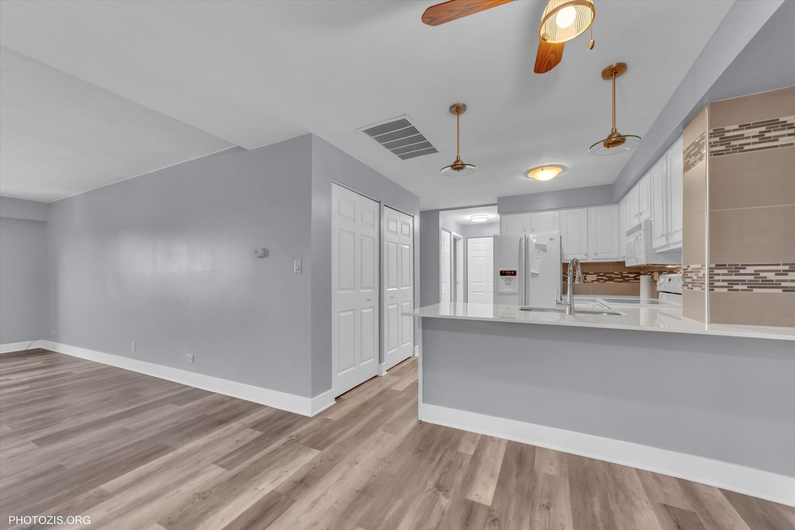 5400 Walnut Avenue Unit: 402