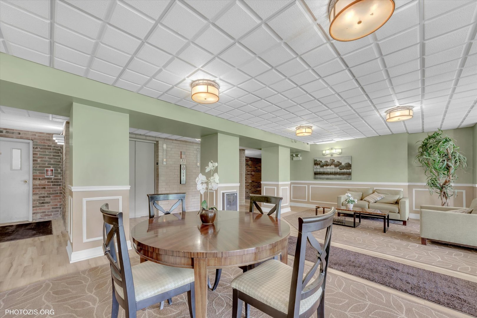 5400 Walnut Avenue Unit: 402