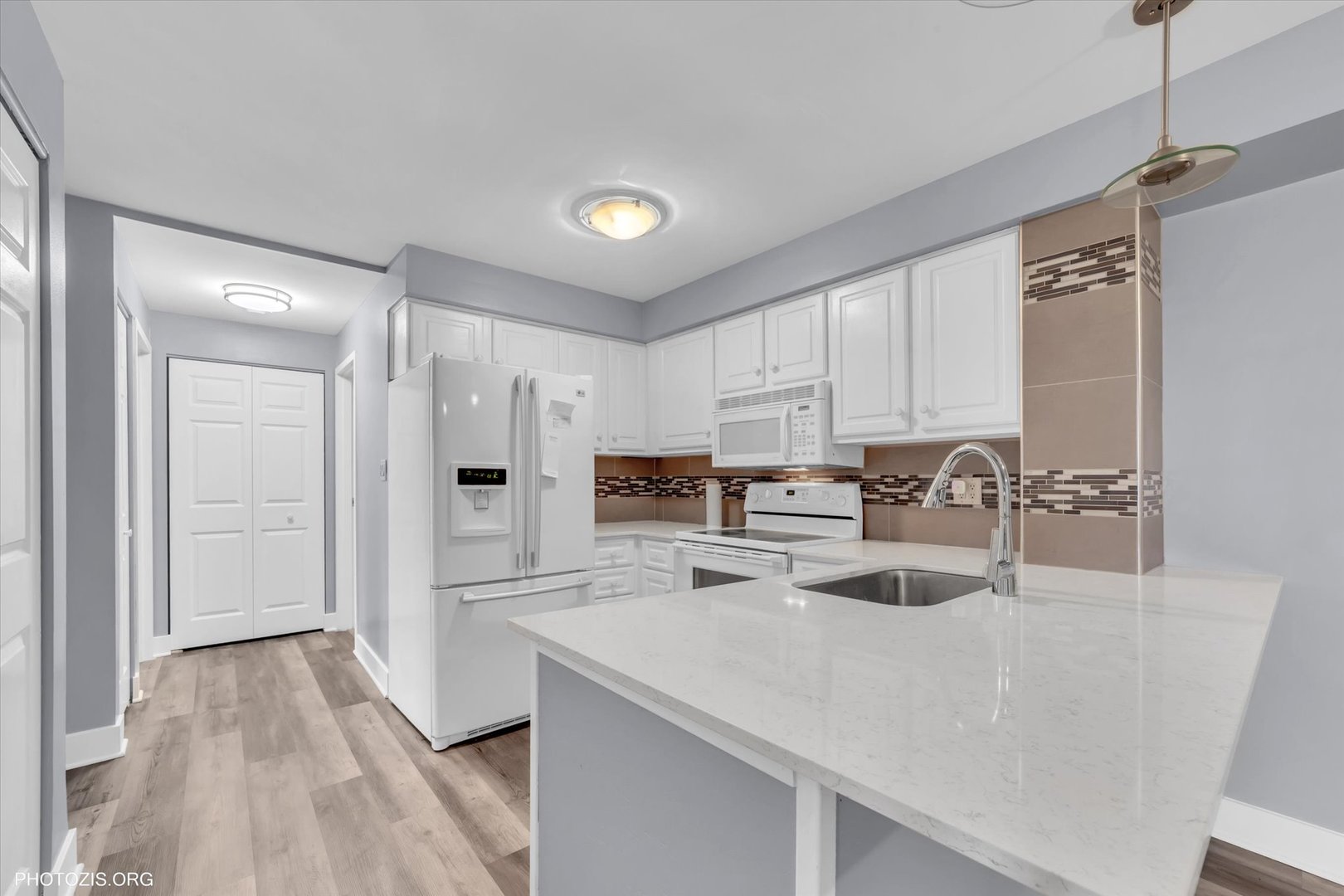 5400 Walnut Avenue Unit: 402