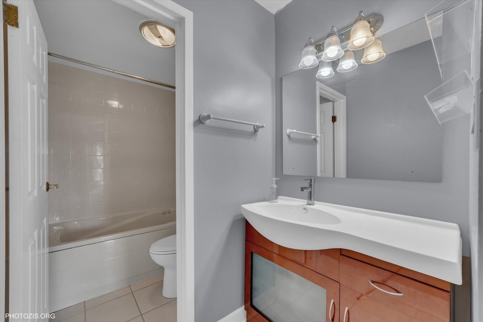 5400 Walnut Avenue Unit: 402