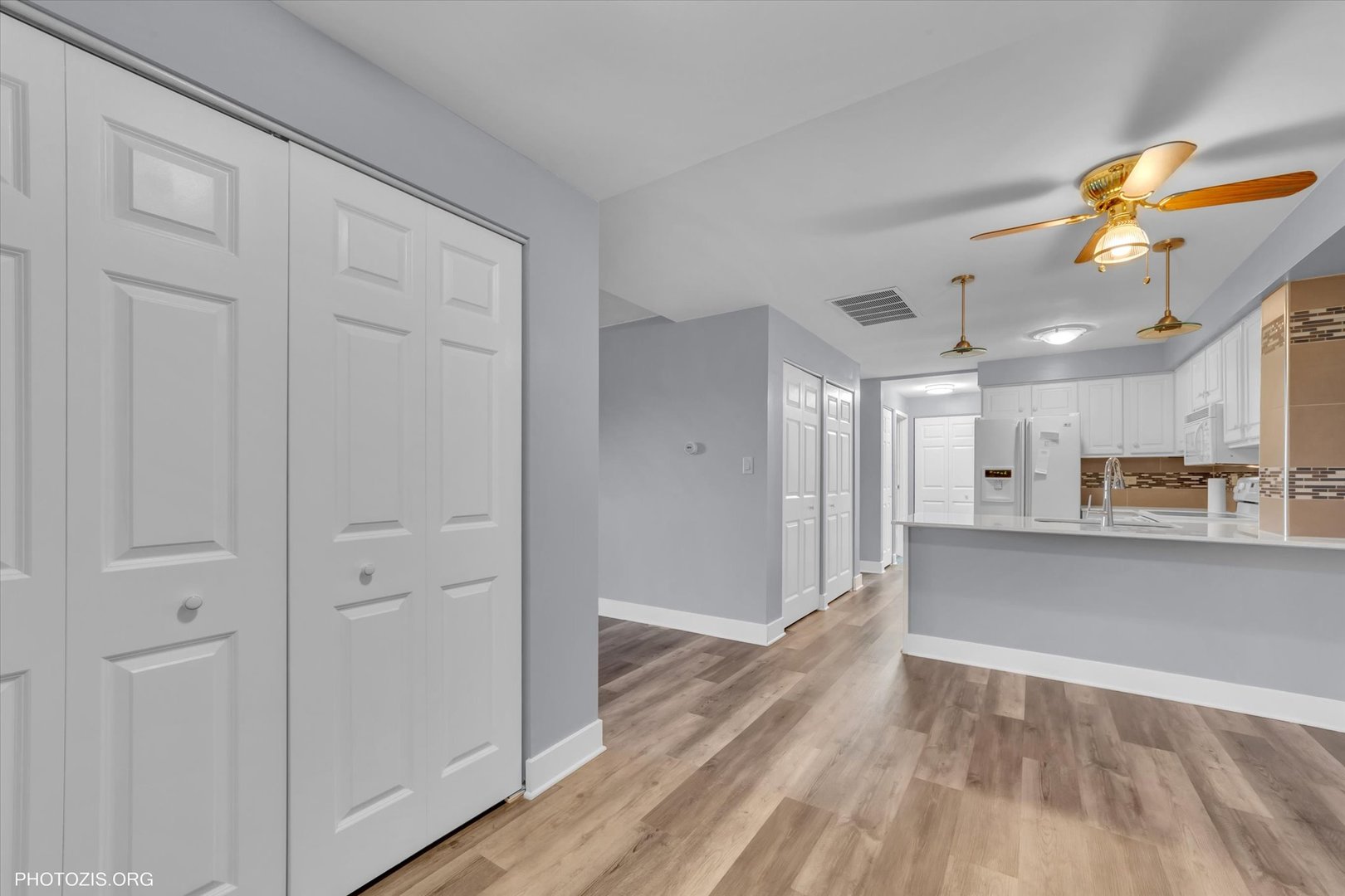 5400 Walnut Avenue Unit: 402