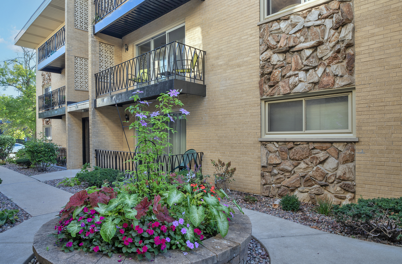 6852 N Northwest Highway Unit: 2B