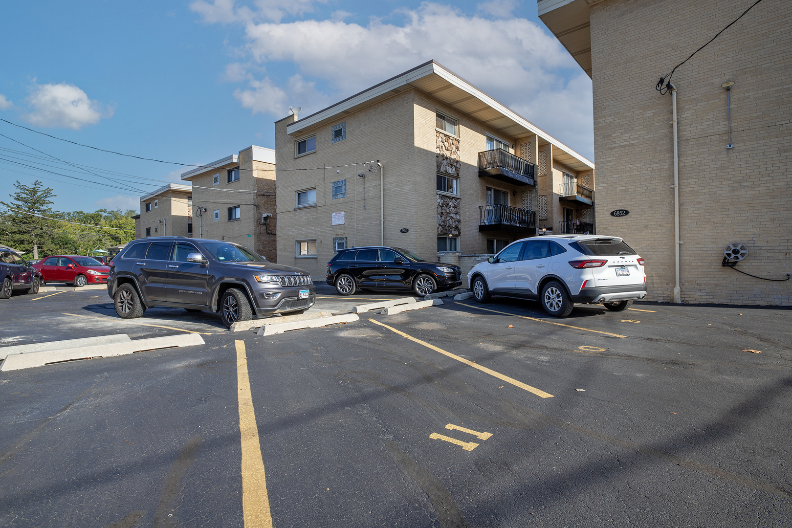6852 N Northwest Highway Unit: 2B