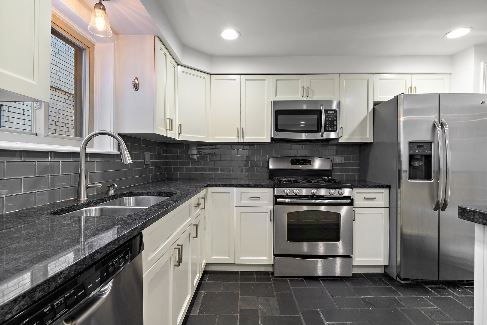 6852 N Northwest Highway Unit: 2B