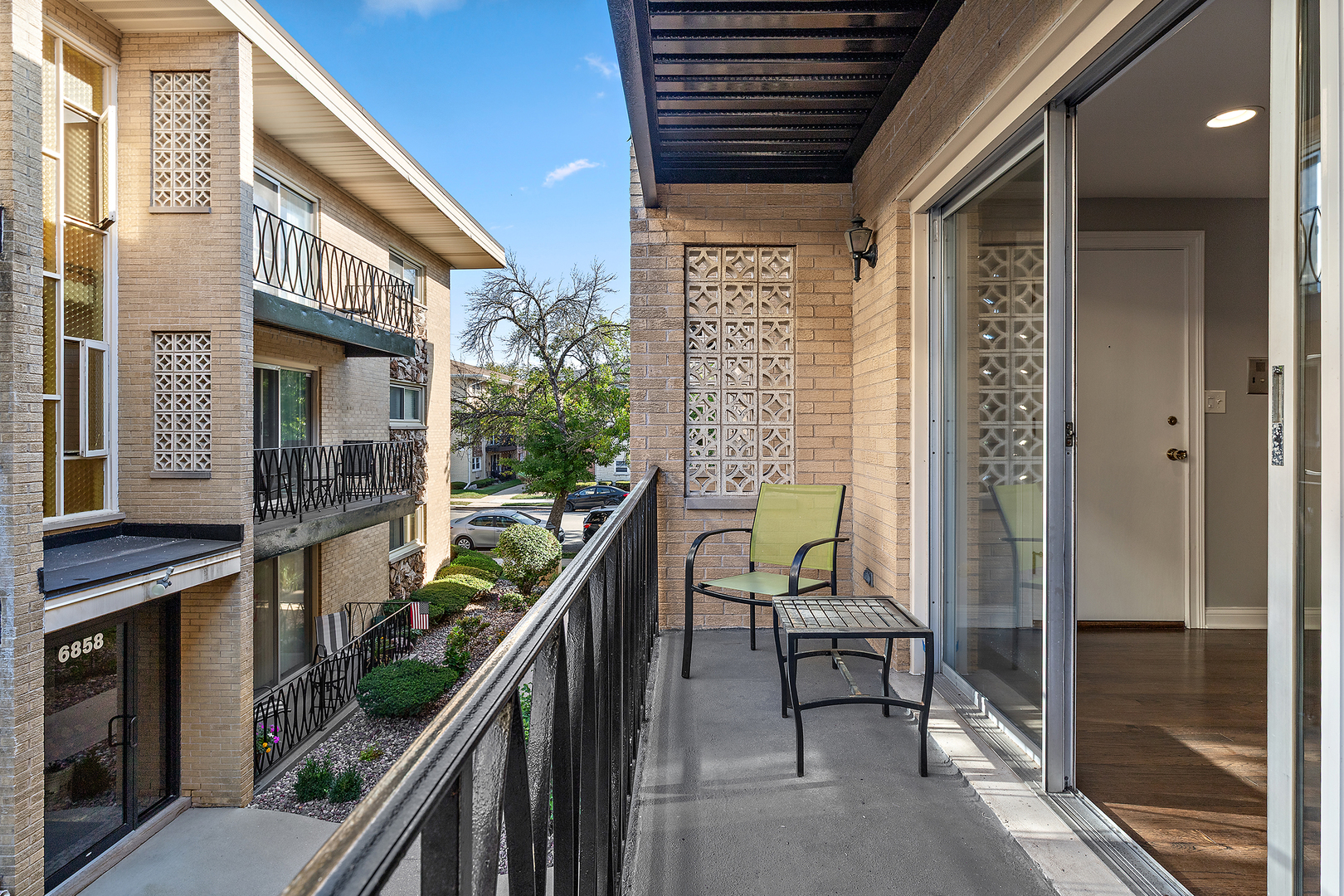 6852 N Northwest Highway Unit: 2B