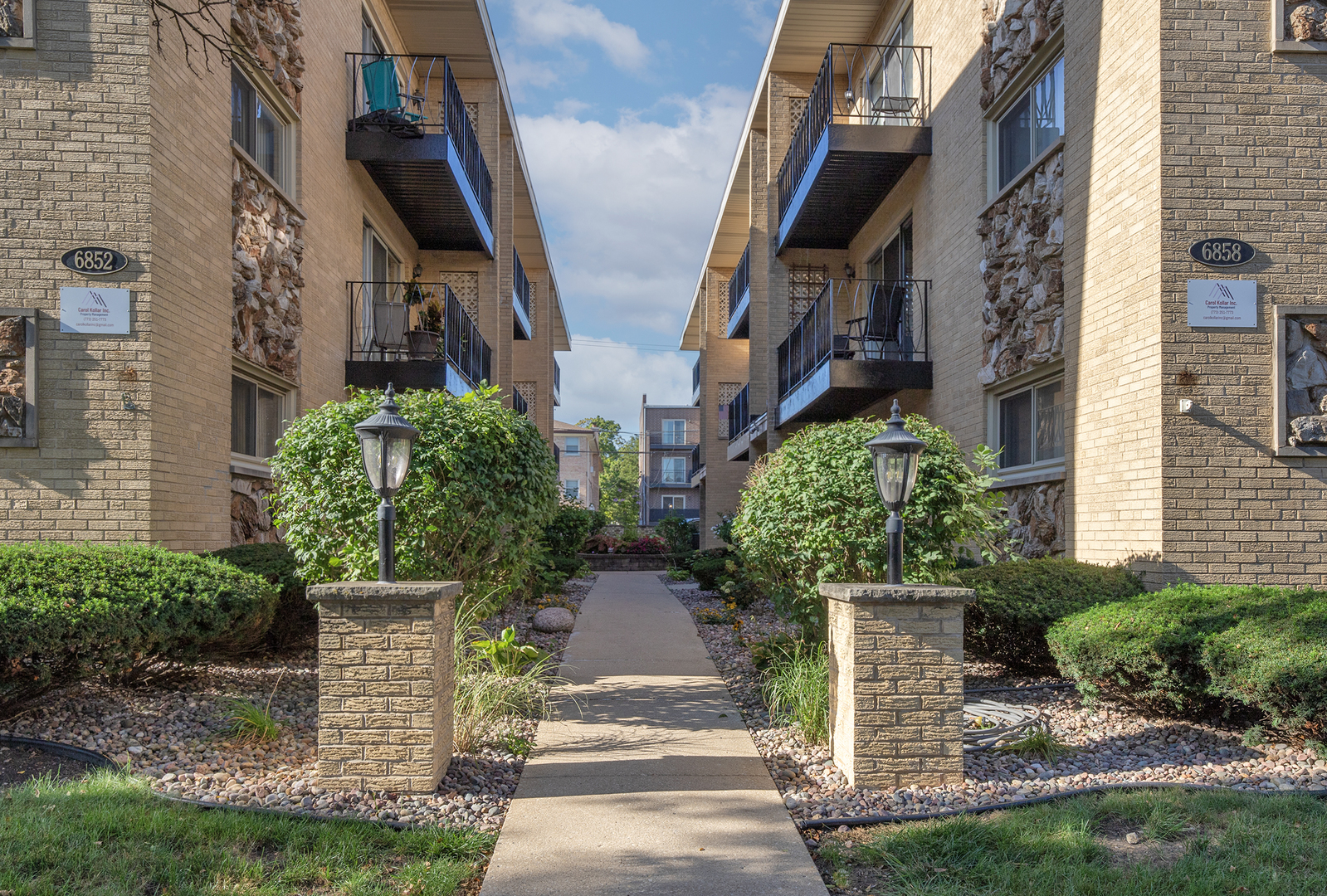 6852 N Northwest Highway Unit: 2B