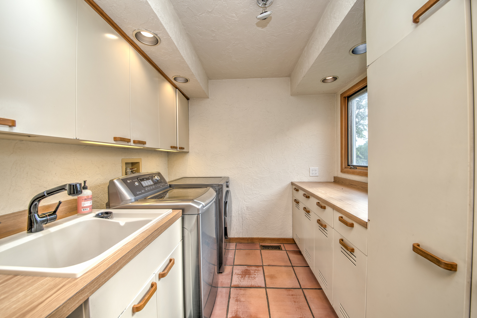 8170 Lake Ridge Drive