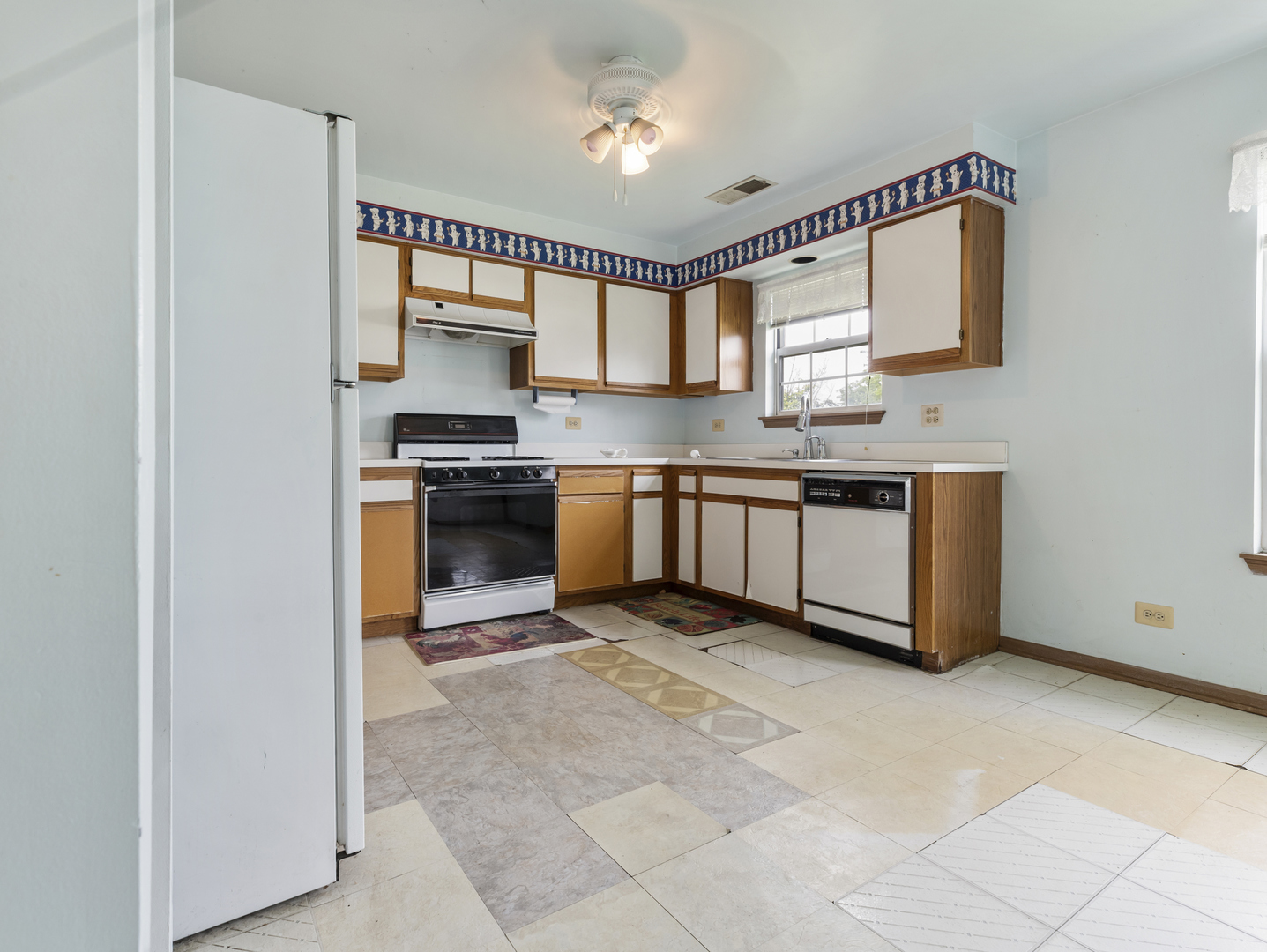 4 Truman Court Unit: B