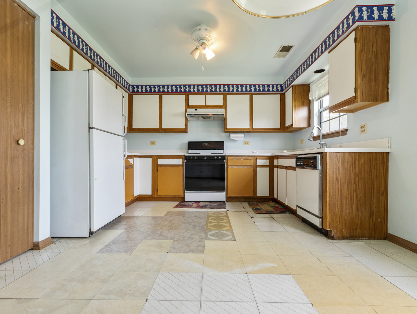 4 Truman Court Unit: B