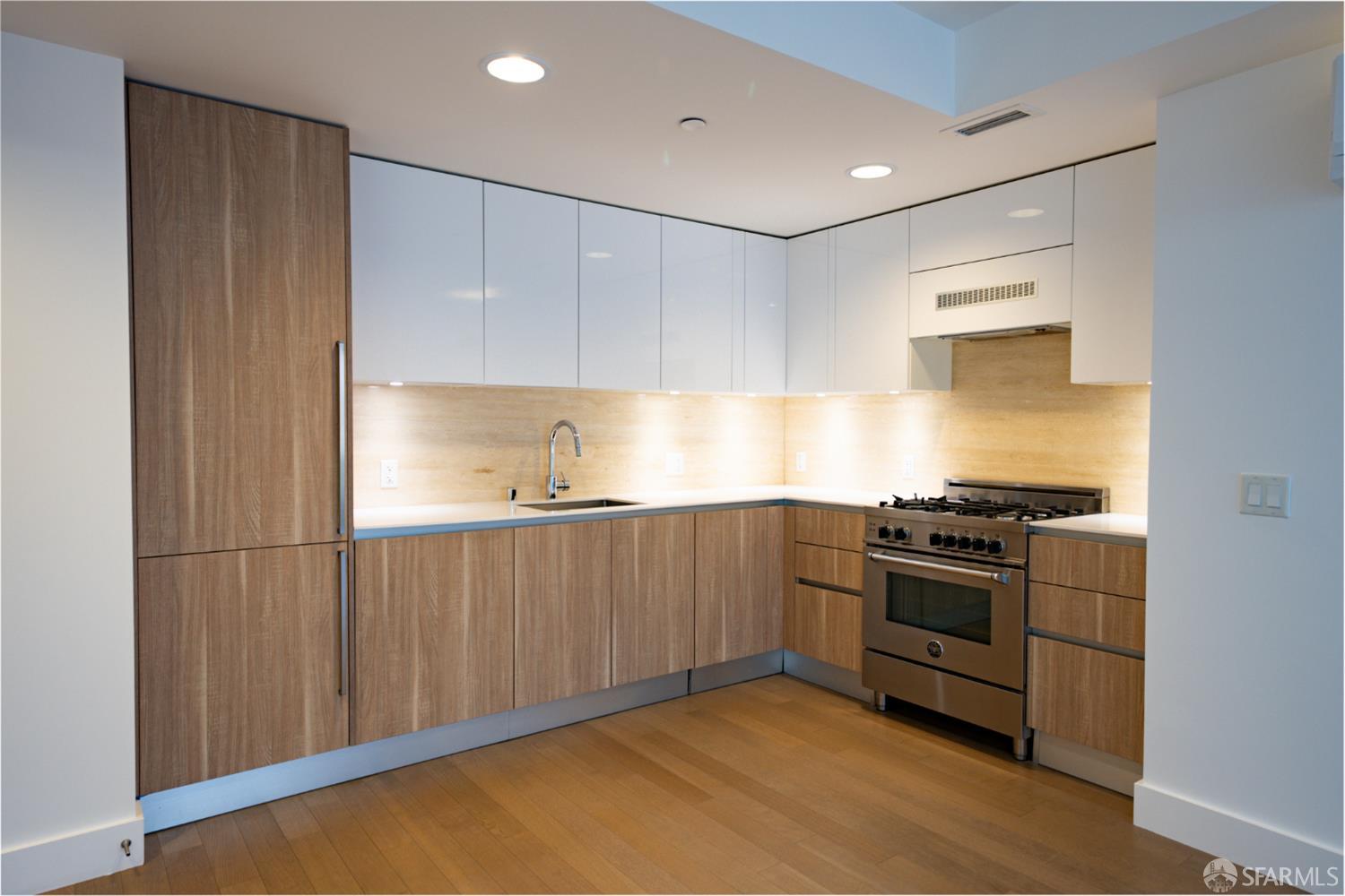 8 Buchanan Street # 700