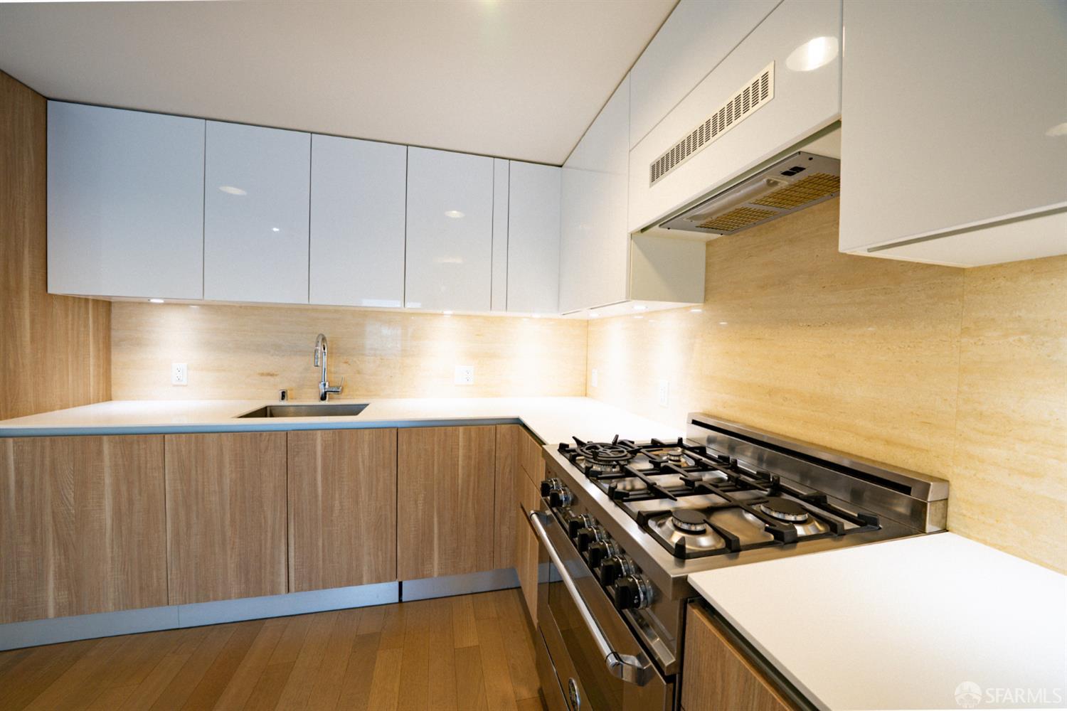 8 Buchanan Street # 700