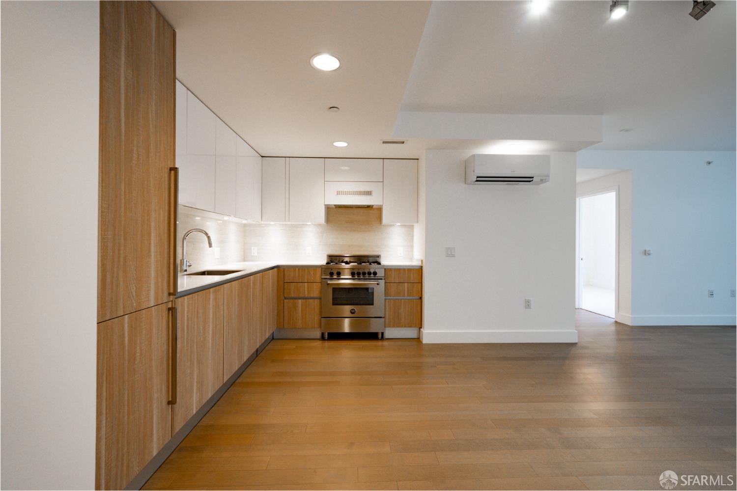 8 Buchanan Street # 700