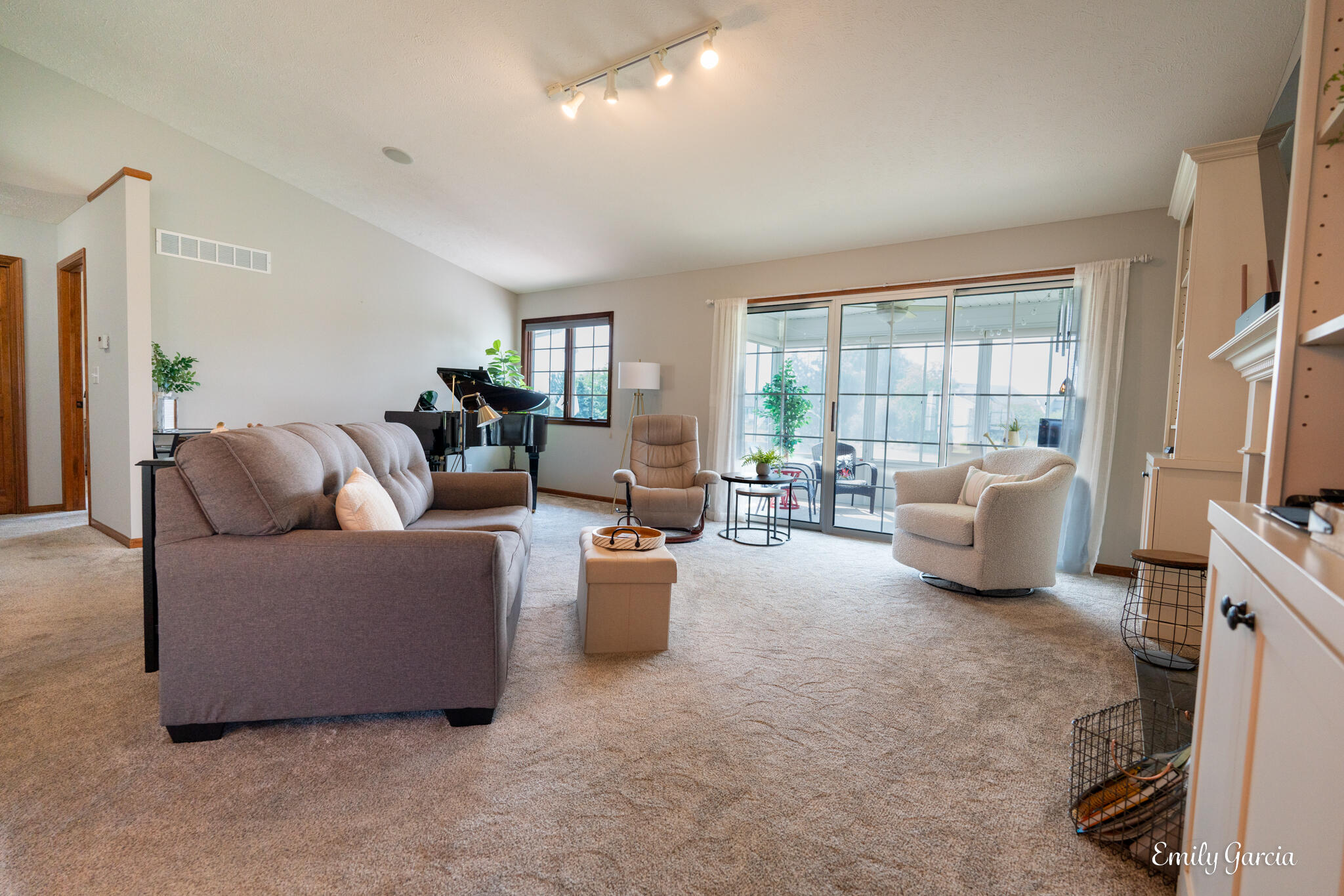 1571 Castlemaine Drive, 15