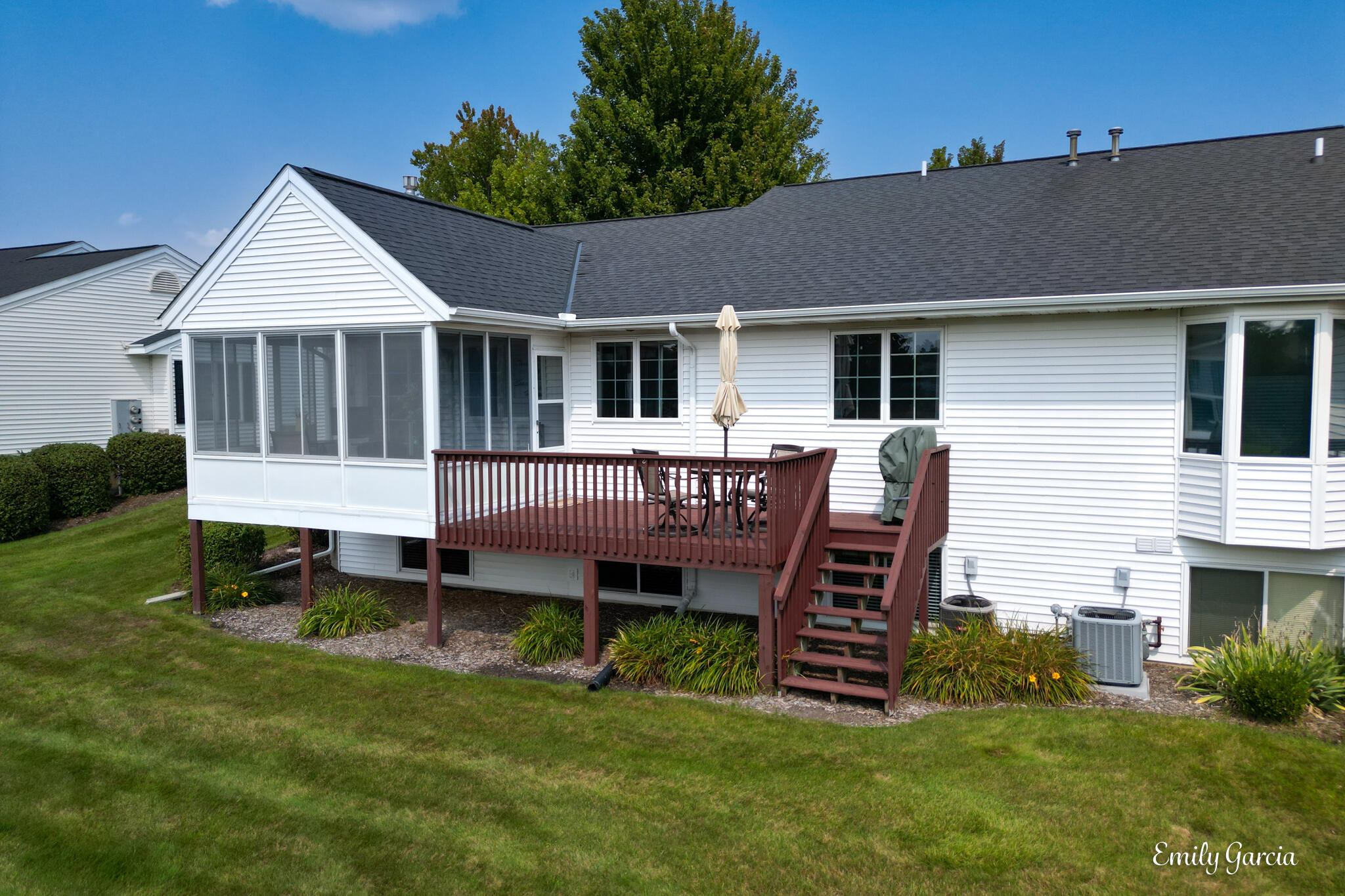 1571 Castlemaine Drive, 15