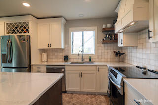 37 S Zeeland Parkway