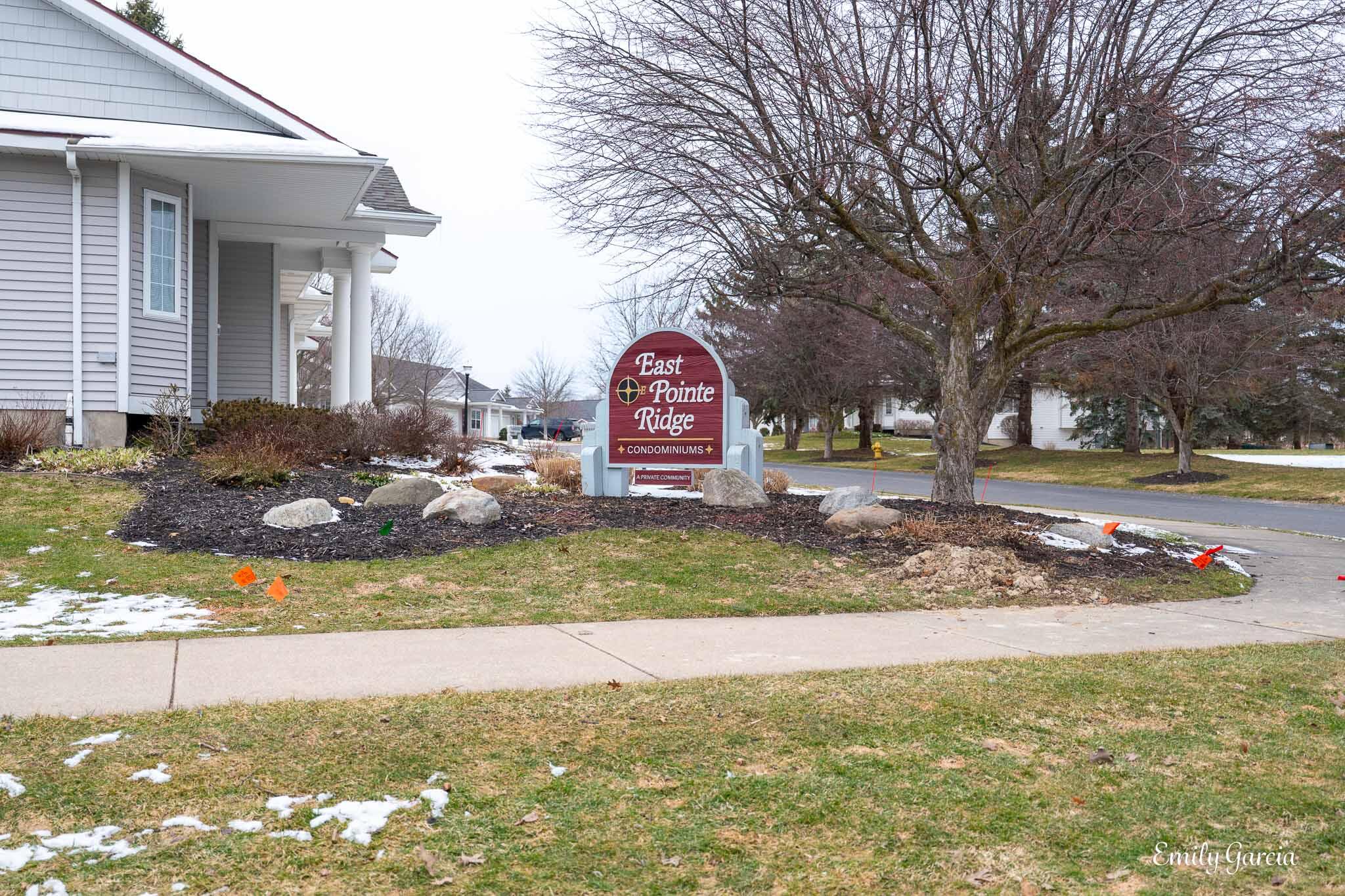 1361 E Pointe Ridge
