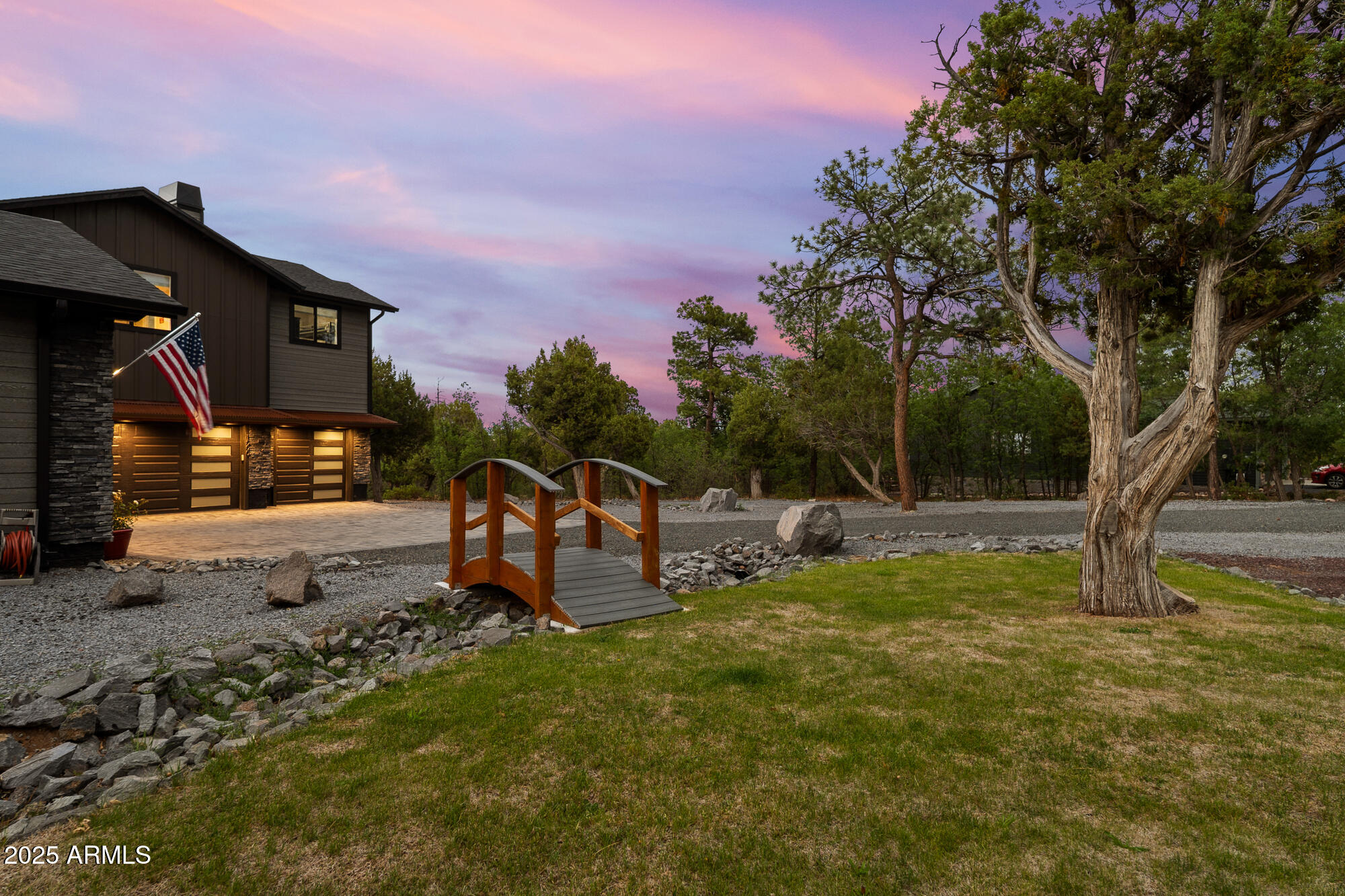 1500 W PINETREE Court