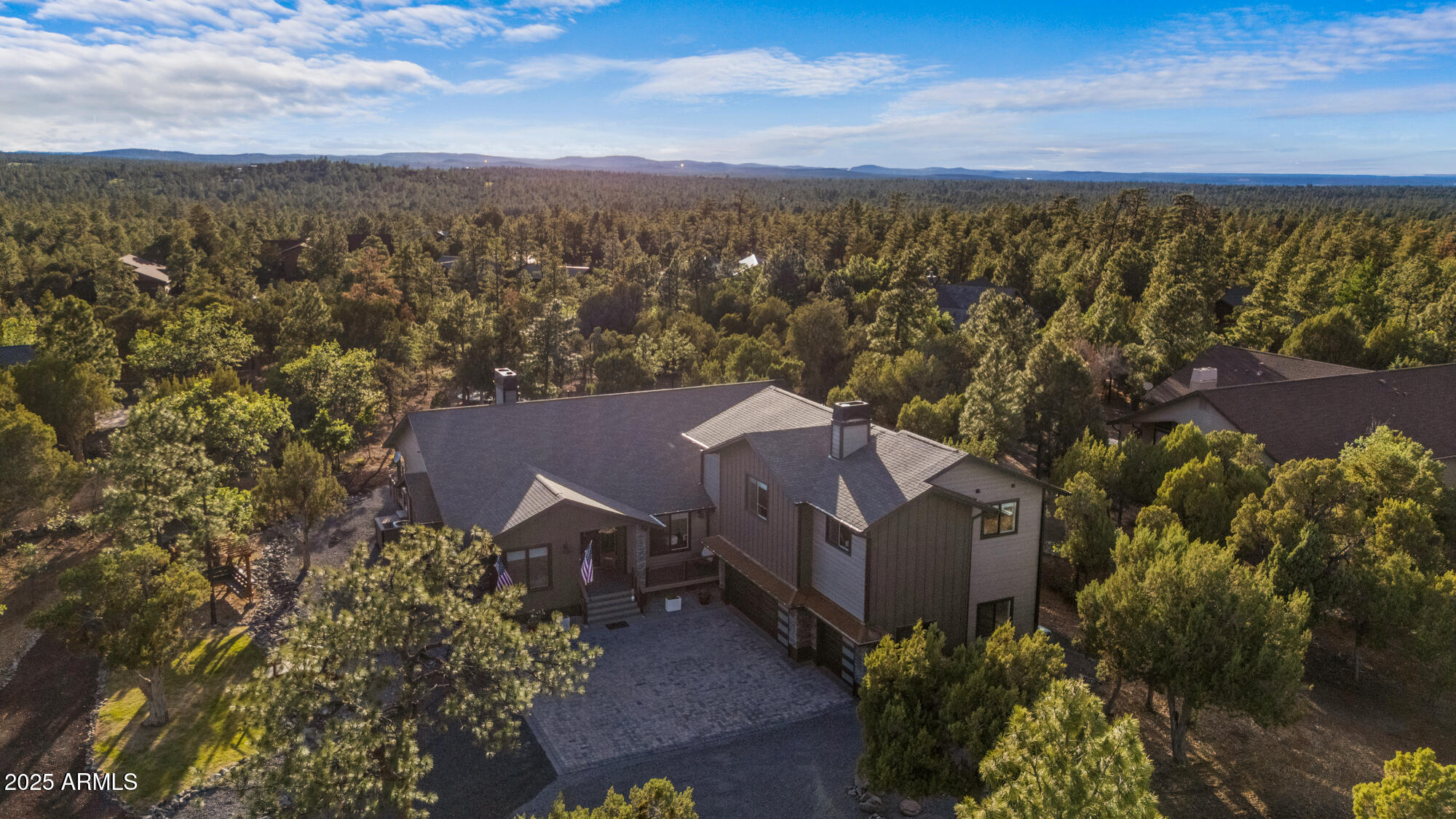 1500 W PINETREE Court