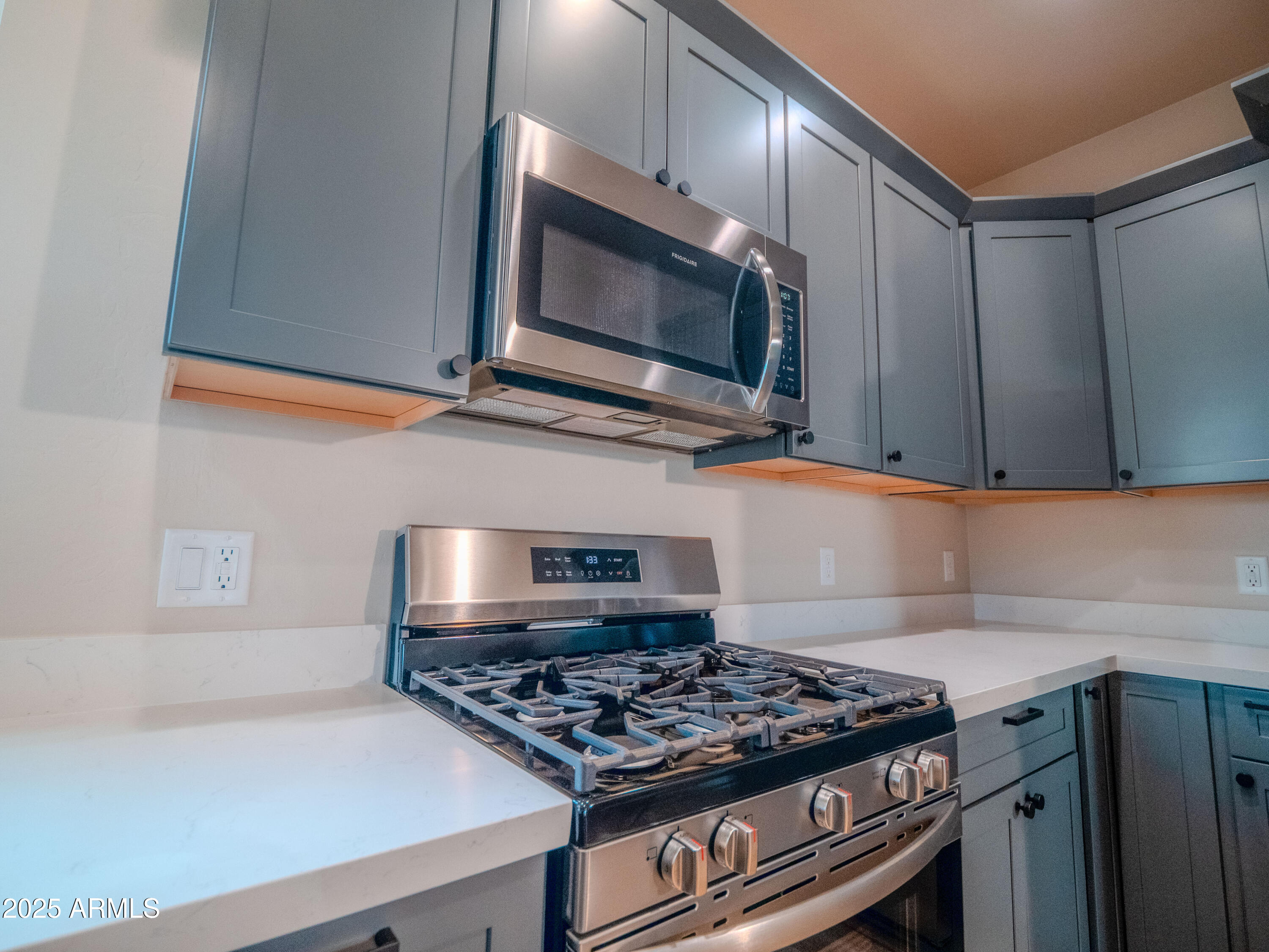 941 S RIDGEWAY Place