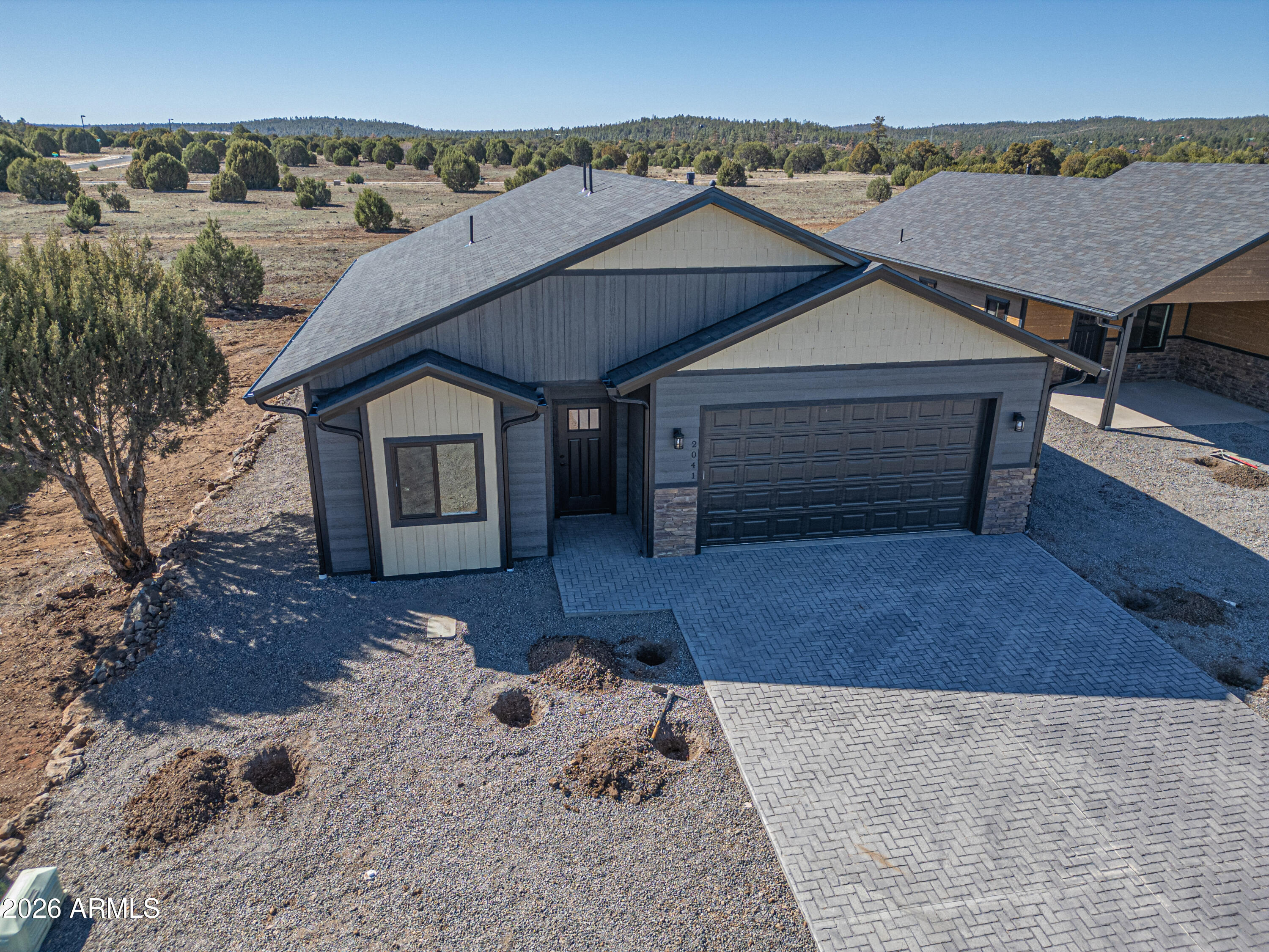 2041 E RIMSTONE Drive
