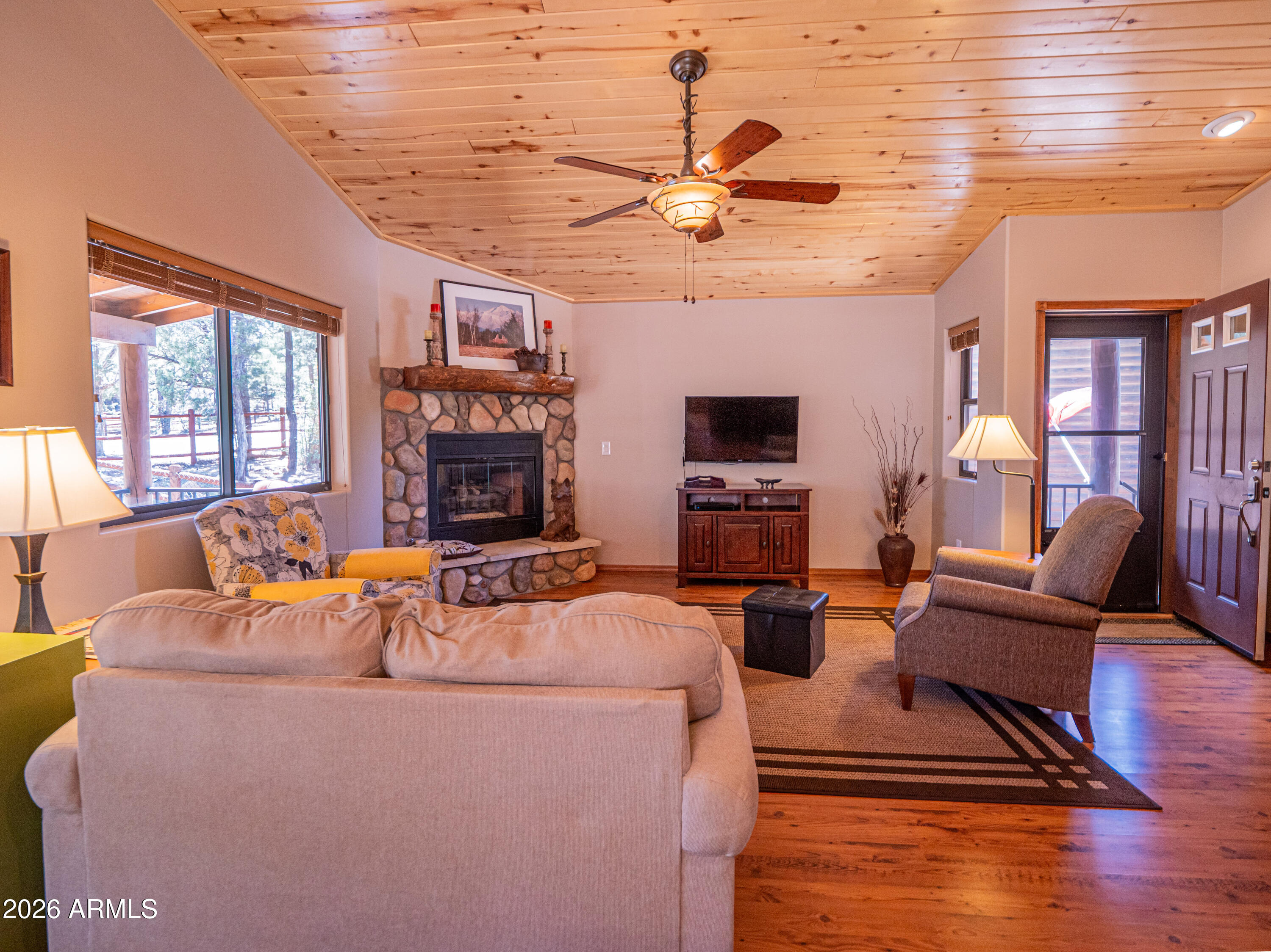 4670 W COTTAGE Loop