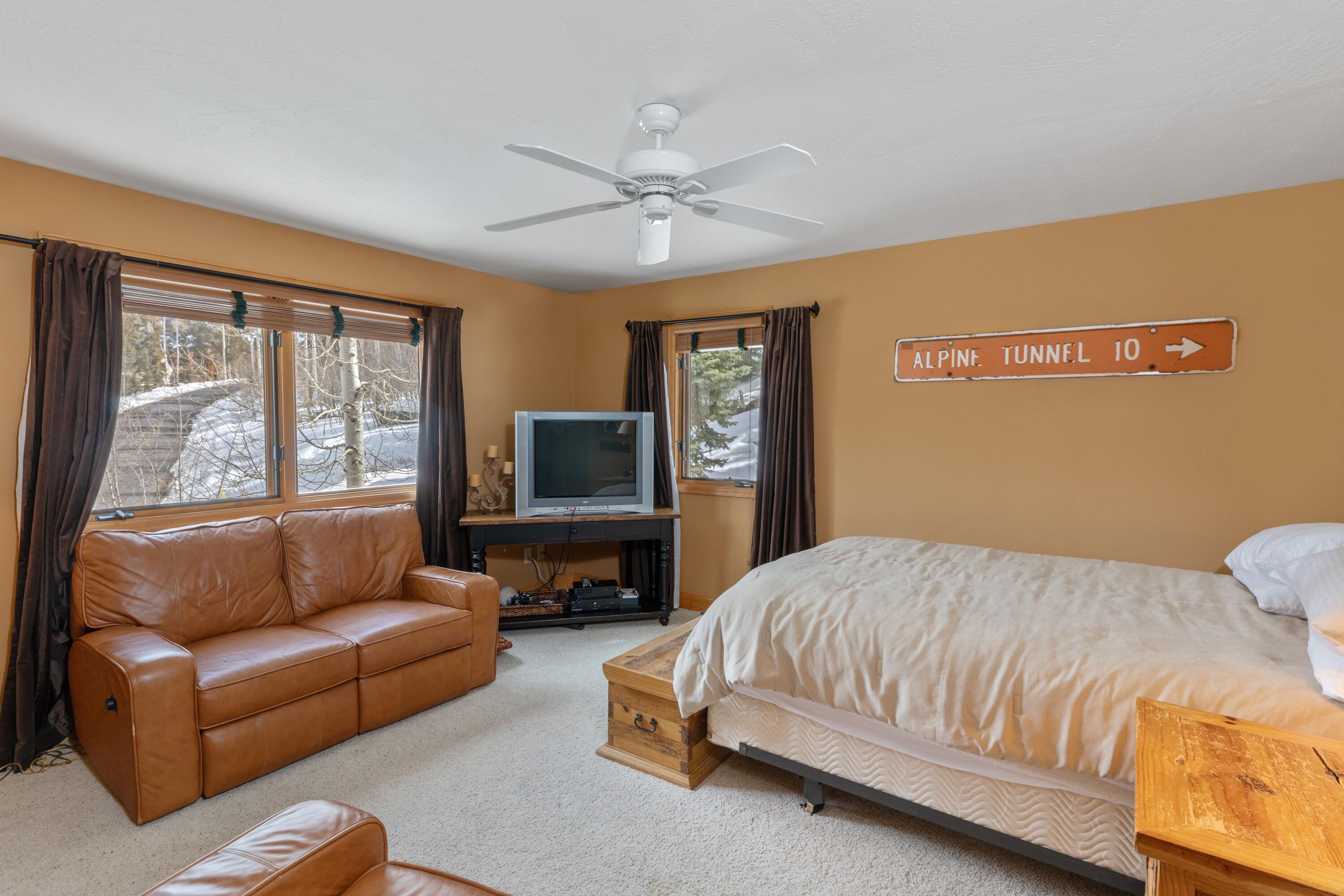 102 Double Eagle Way