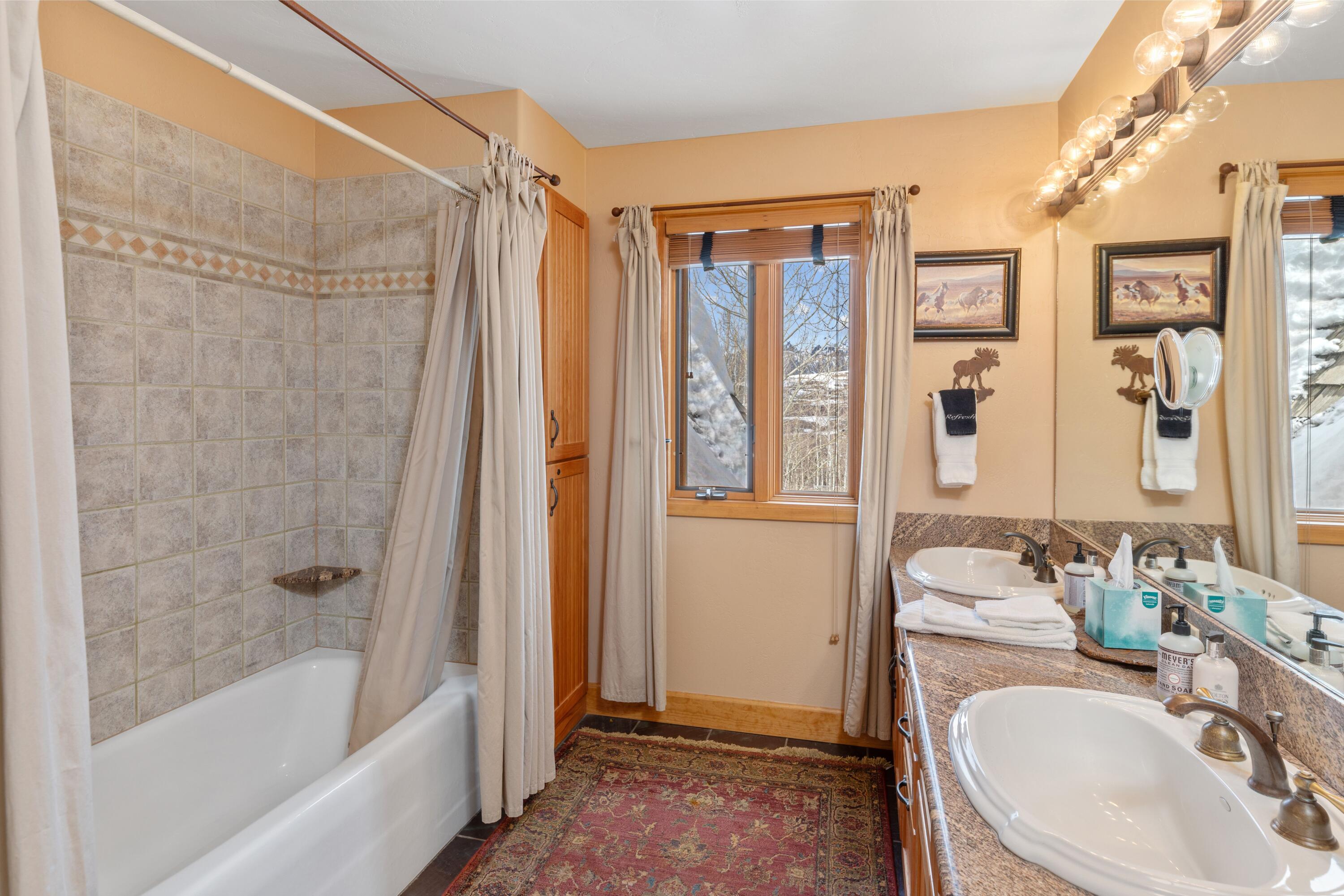 102 Double Eagle Way